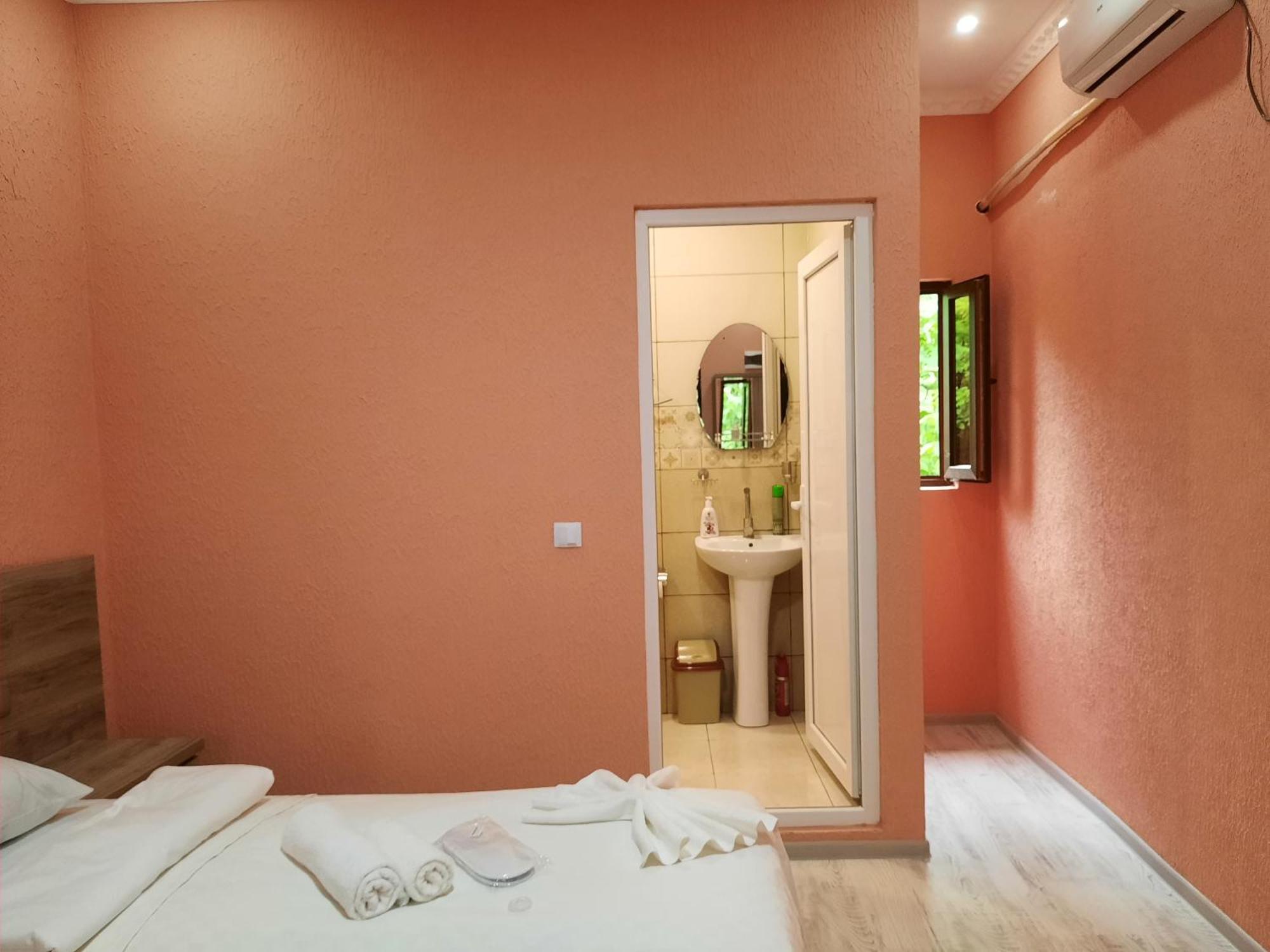 Inaisi Hotel 库塔伊西 客房 照片