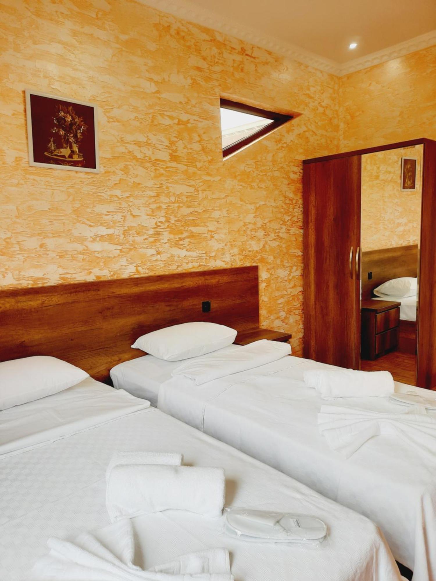 Inaisi Hotel 库塔伊西 客房 照片