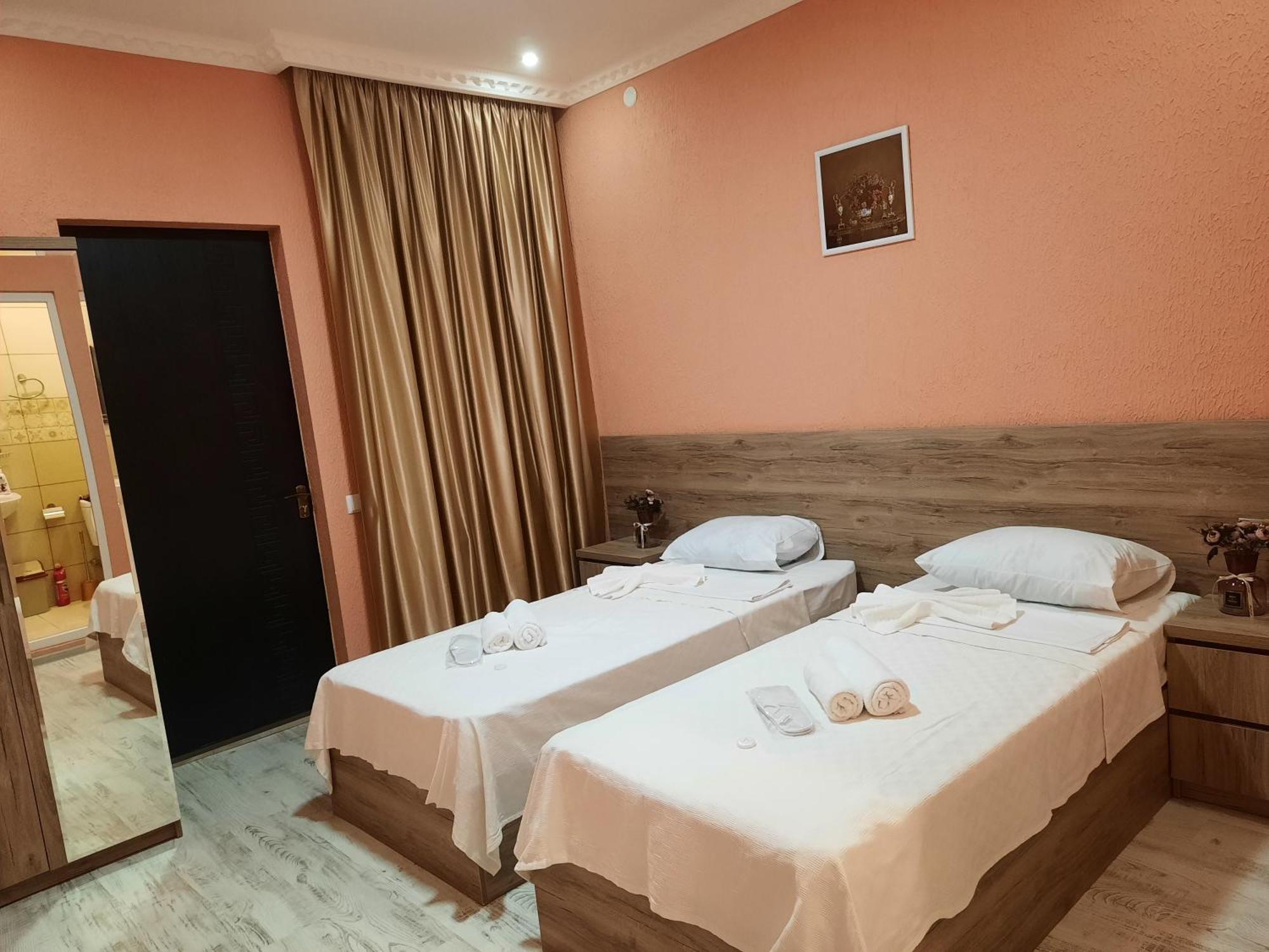 Inaisi Hotel 库塔伊西 客房 照片